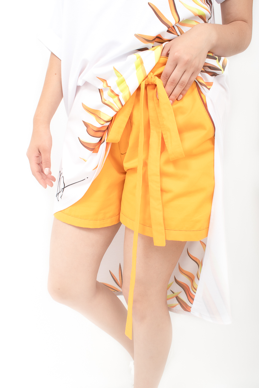 short_amarillo_mujer_renato_benavides_1